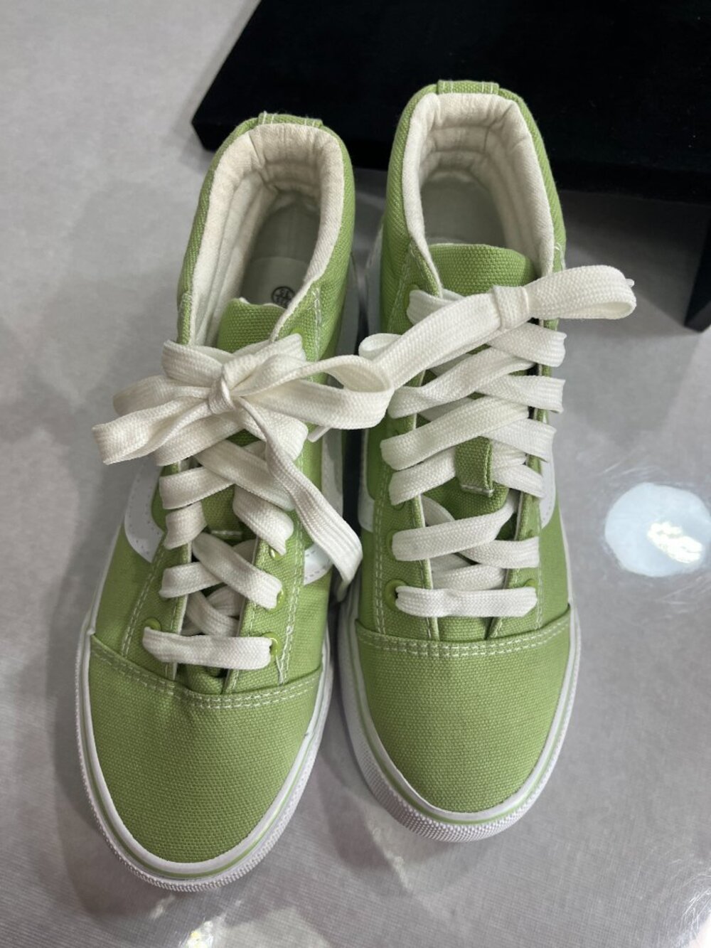 NEW YIBU Green White Canvas High Top Skate Sneakers EU 35 Streetwear - Picture 8 of 11